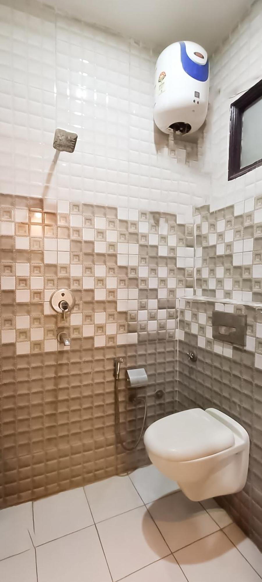 Roomshala 002 Rose Residency Near Yashobhoomi Hotel New Delhi