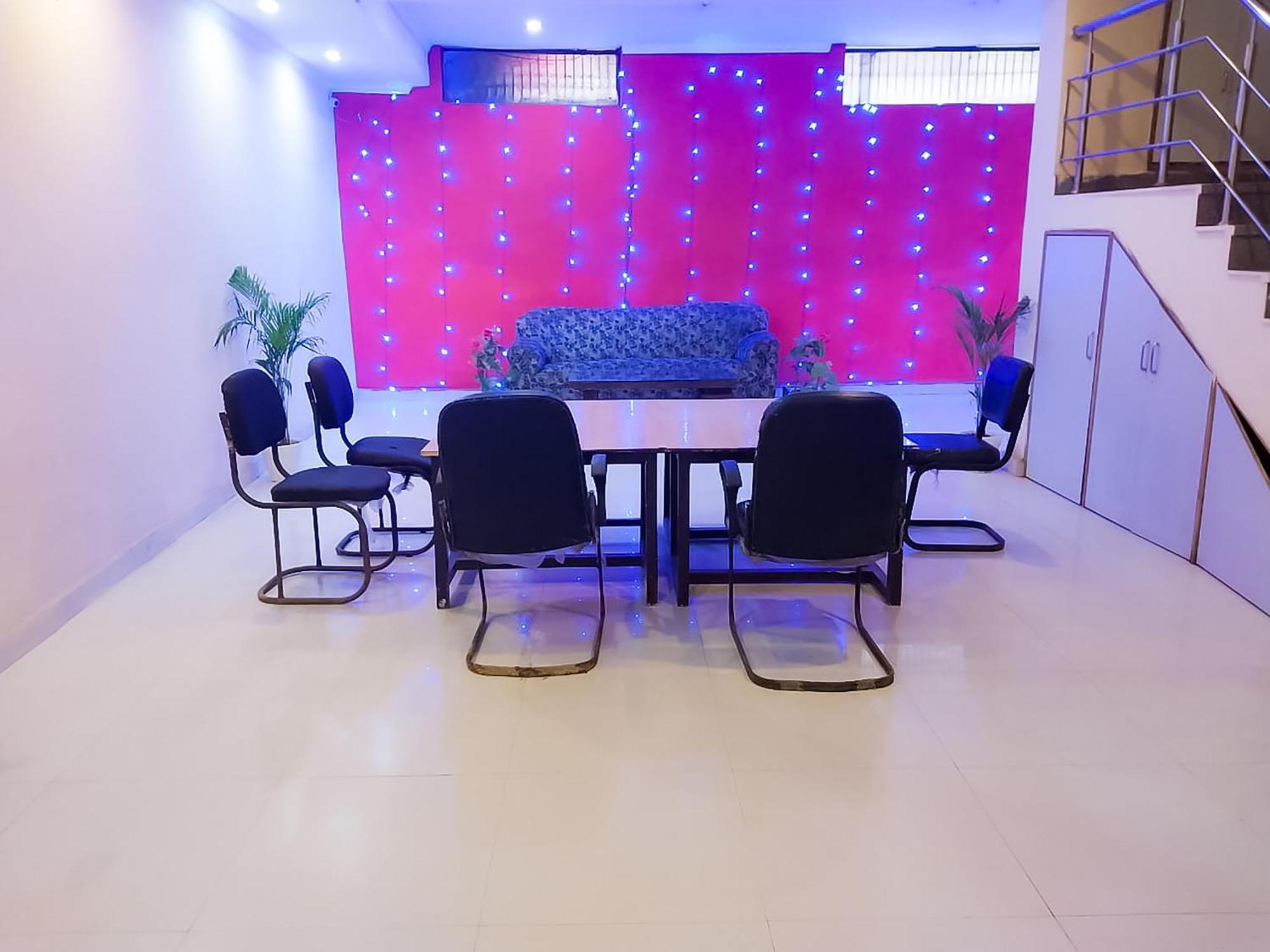 Hotel Roomshala 002 Rose Residency Near Yashobhoomi 3*